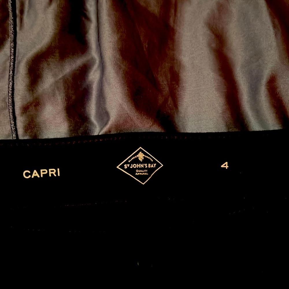St.Johns Bay Capri size 4 Black